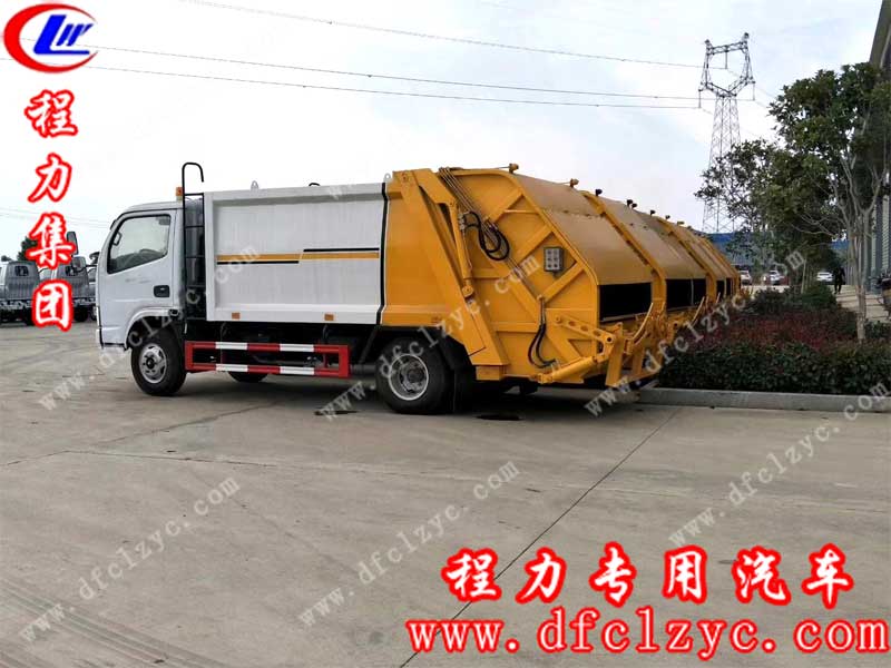 程力集團(tuán)壓縮垃圾車，整裝待發(fā)，出口海外