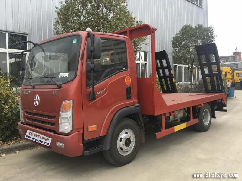 程力集團大運藍(lán)牌平板運輸車