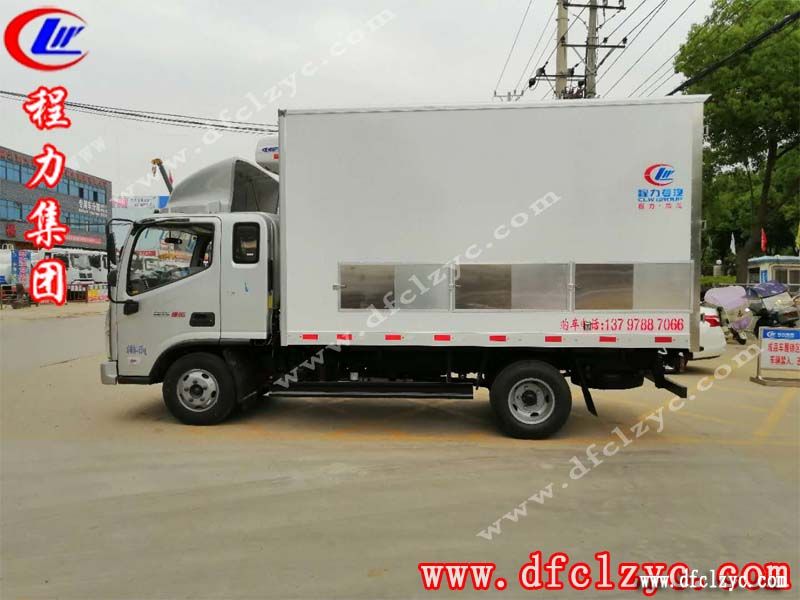 程力集團(tuán)雞苗運(yùn)輸車(chē)