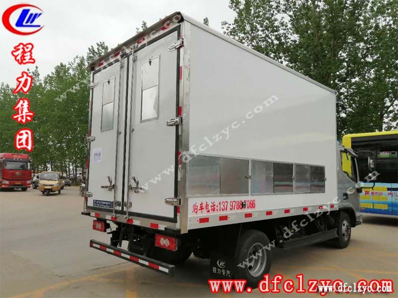 程力集團(tuán)雞苗運(yùn)輸車(chē)