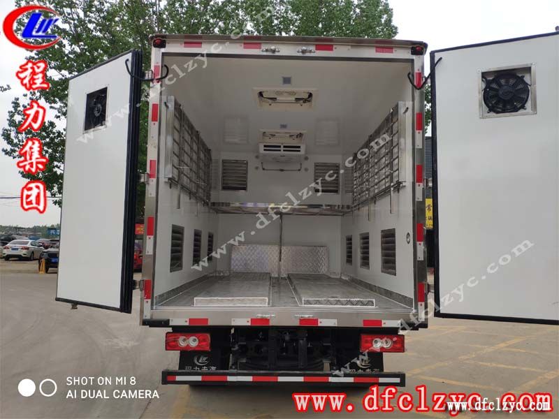 程力集團(tuán)雞苗運(yùn)輸車(chē)